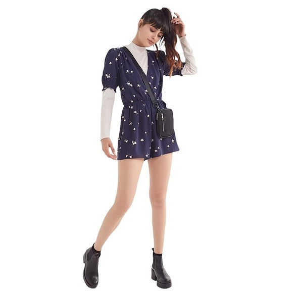 URBAN OUTFITTERS Surplice Smocked-Sleeve Romper - Picture 2 of 11